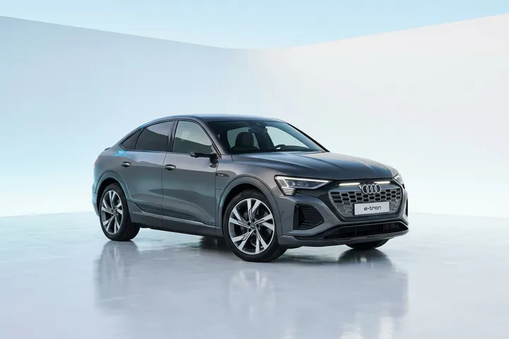 אאודי Q8 Sportback e-tron אפור