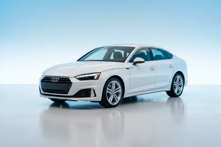אאודי A5 Sedan 40 TFSI לבן