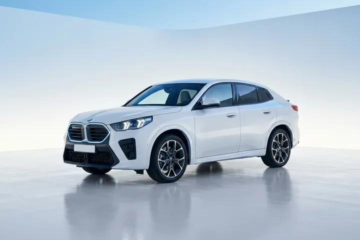 BMW iX2 eDrive20 M-Shadow לבן