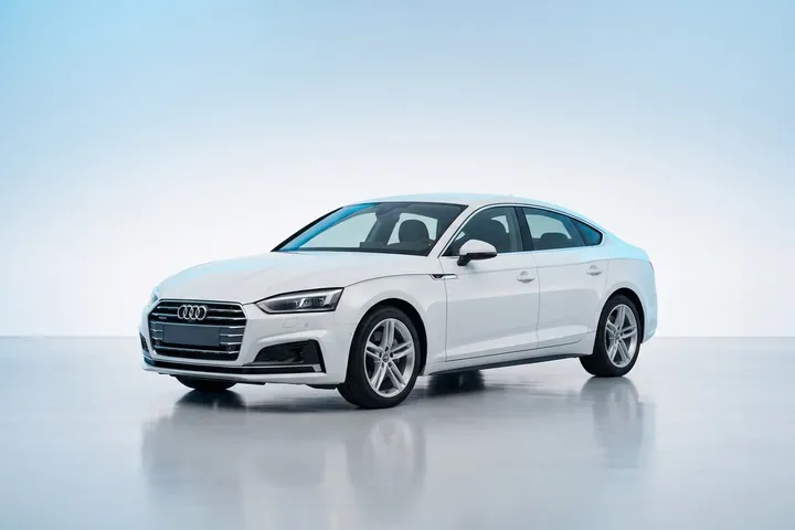 אאודי A5 Sedan 40 TFSI לבן